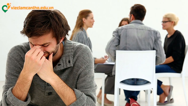 ngại giao tiếp nơi công sở